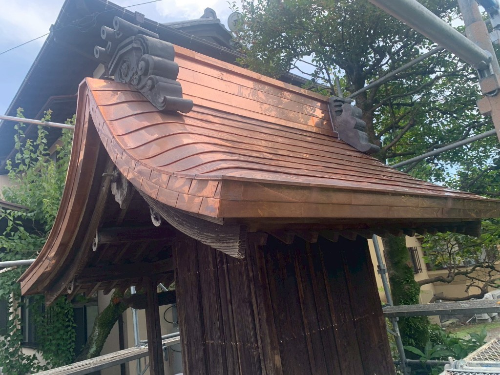 小さな祠の銅板葺き替え工事