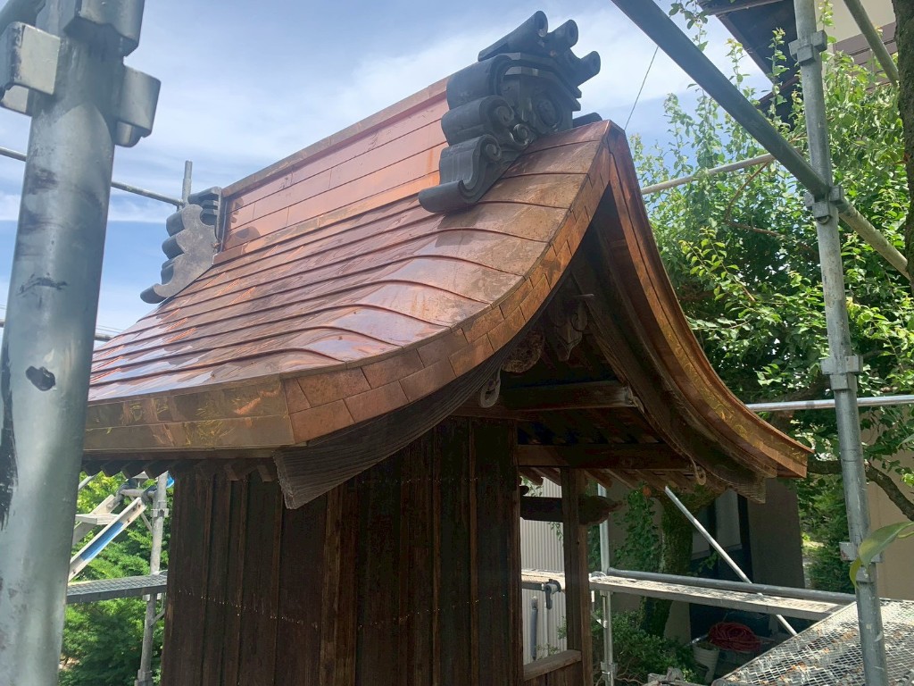 小さな祠の銅板葺き替え工事(施工後)