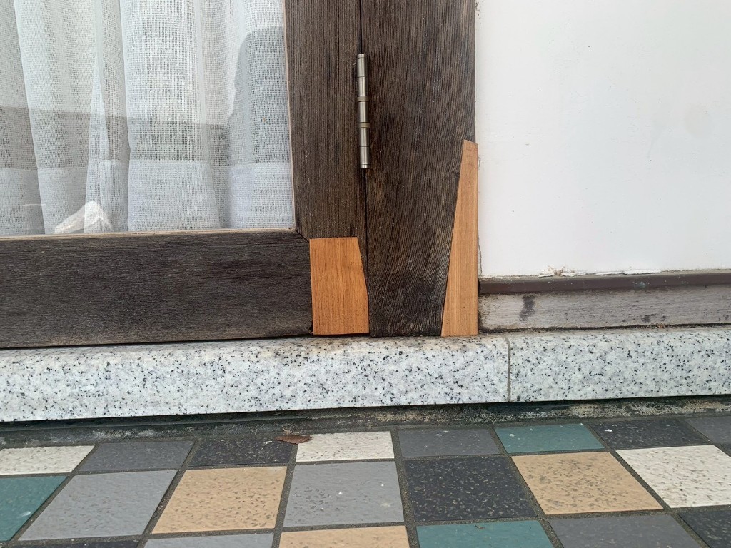 フロアタイルの張り替え工事（施工前）