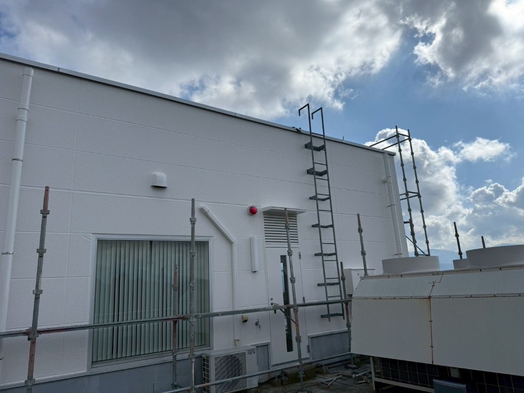 屋上外壁の塗装工事(施工後)
