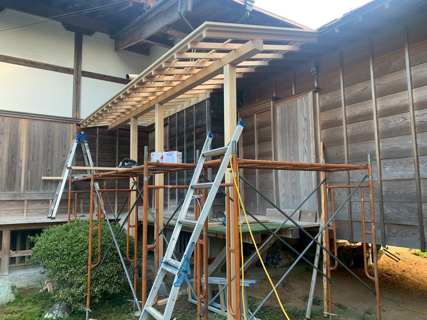 木製濡れ縁の改修工事（施工前）