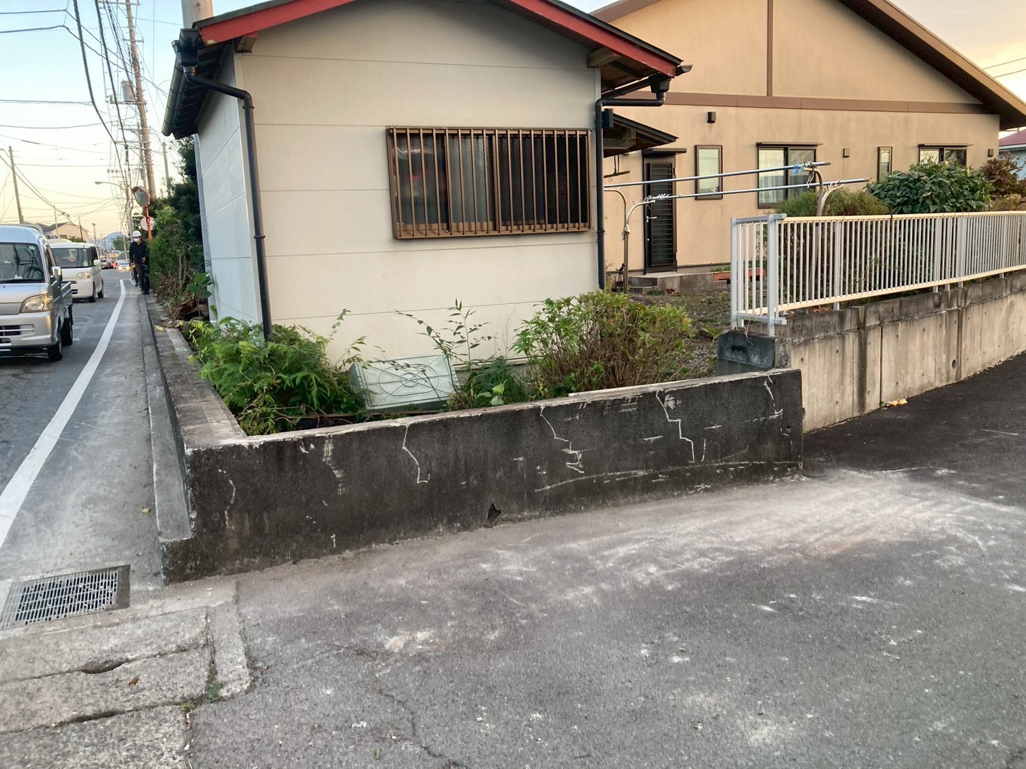 ブロック塀の撤去と目隠しフェンス設置工事（施工前）