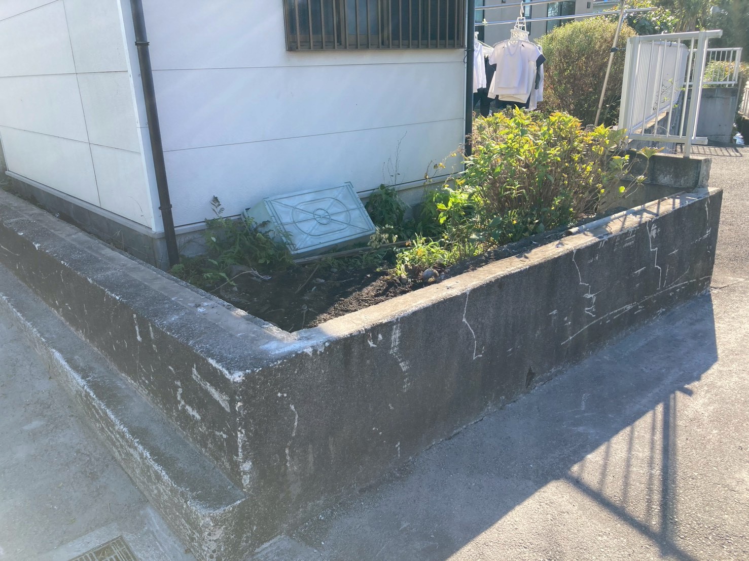 ブロック塀の撤去と目隠しフェンス設置工事（施工前）